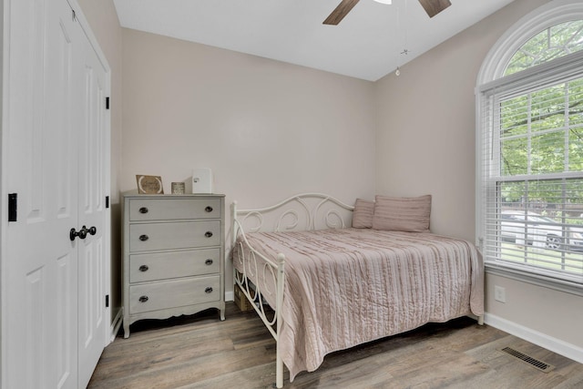 bedroom featuring a closet, light hardwood / wood-style floors, and ceiling fan