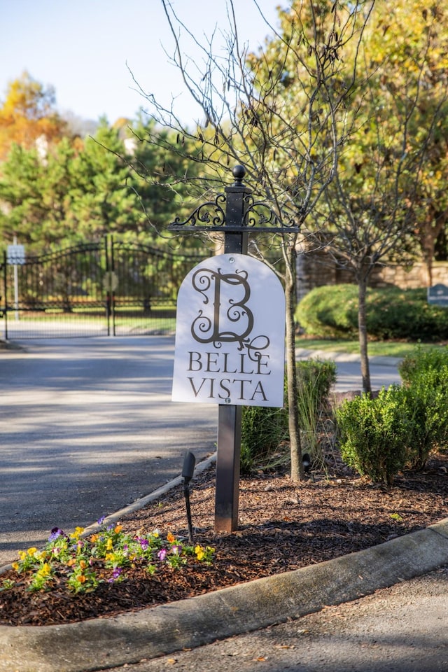 view of community / neighborhood sign