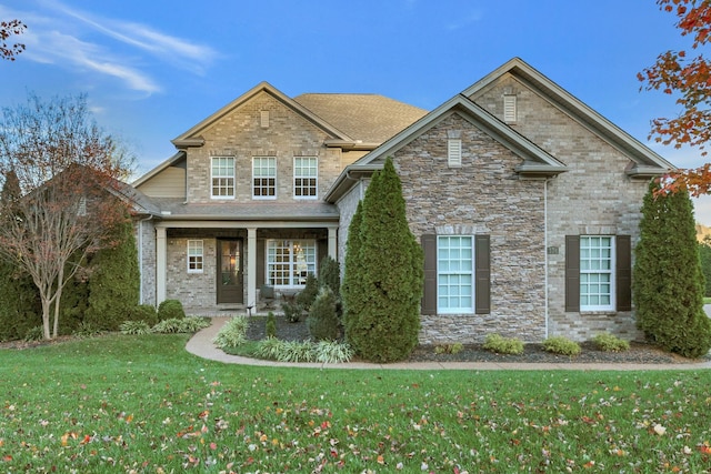 craftsman inspired home featuring a front yard