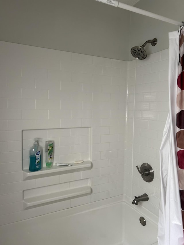 bathroom with shower / bath combo