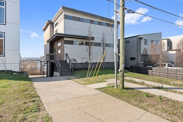 view of front of house with a front yard