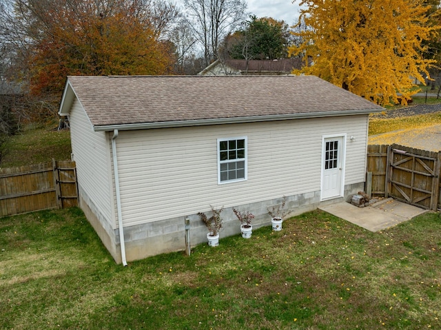 view of outbuilding with a yard