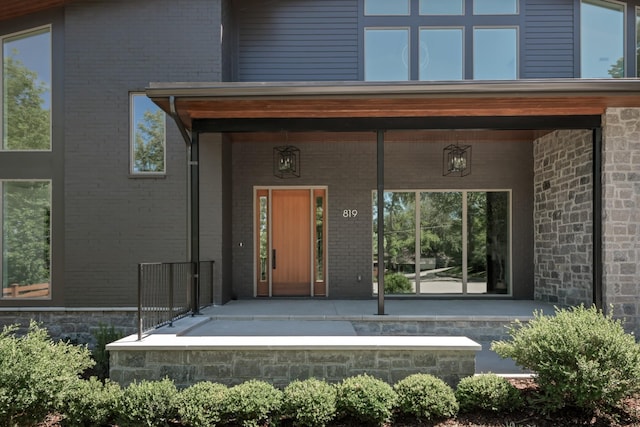 entrance to property featuring covered porch