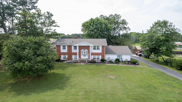 split foyer home featuring a front lawn