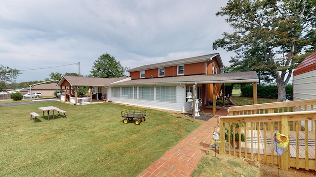 view of front of home featuring a front yard