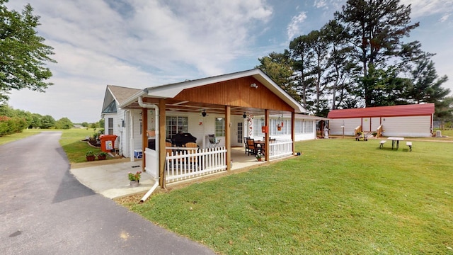 view of front of house featuring covered porch and a front lawn