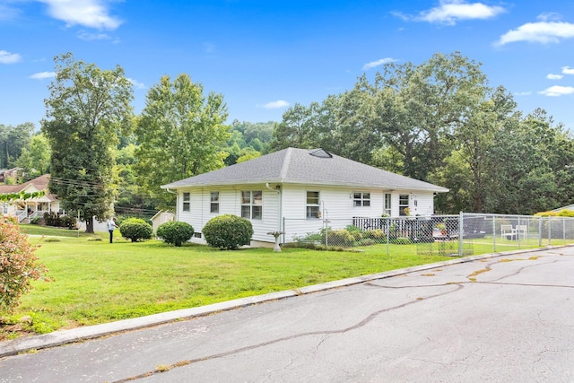 view of side of property featuring a lawn