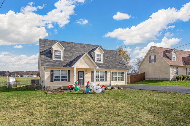 cape cod-style house featuring a front lawn