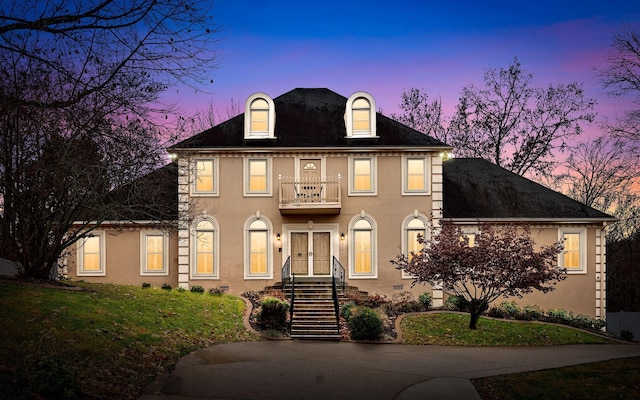 view of front of house with a balcony