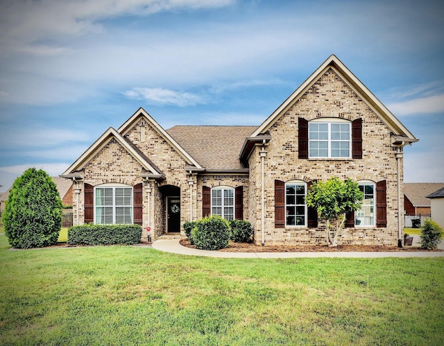 view of front of house featuring a front yard