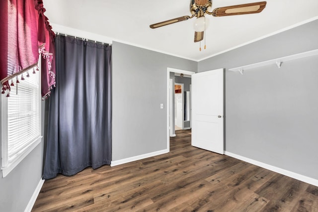 spare room featuring dark hardwood / wood-style flooring, ceiling fan, and ornamental molding