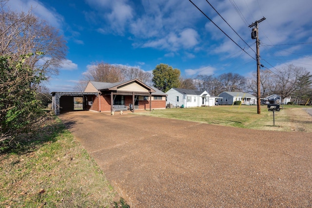 view of front of property featuring a front lawn and covered porch