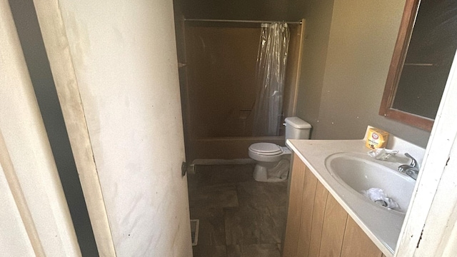 full bathroom featuring vanity, toilet, and shower / tub combo with curtain