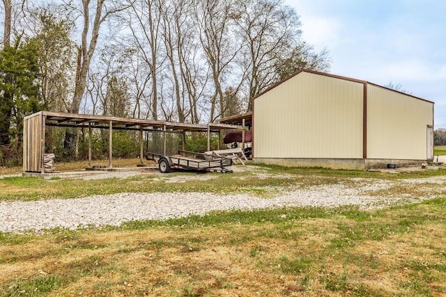 view of yard with an outdoor structure