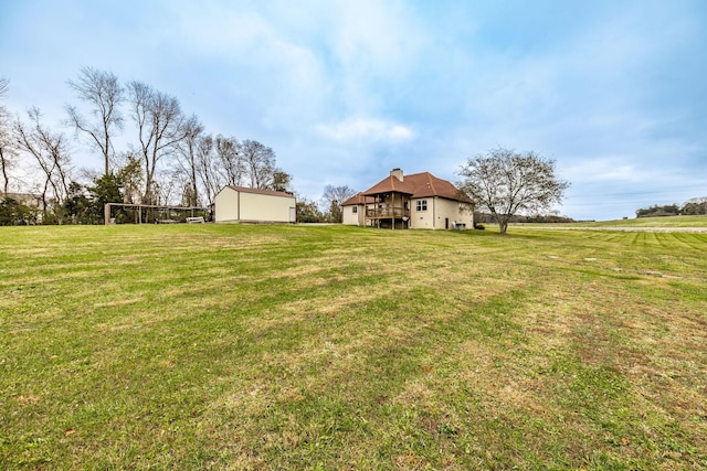 view of yard featuring a rural view