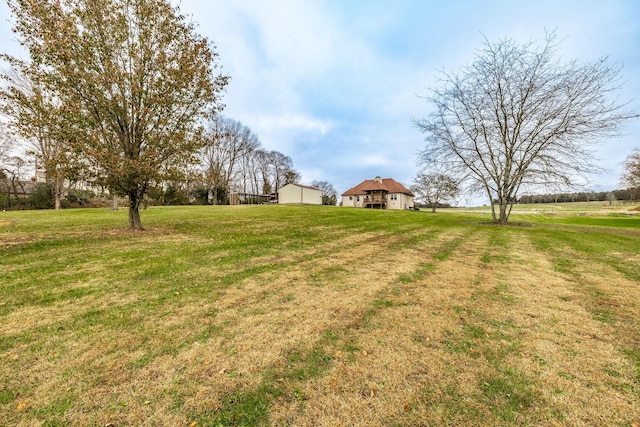 view of yard with a rural view