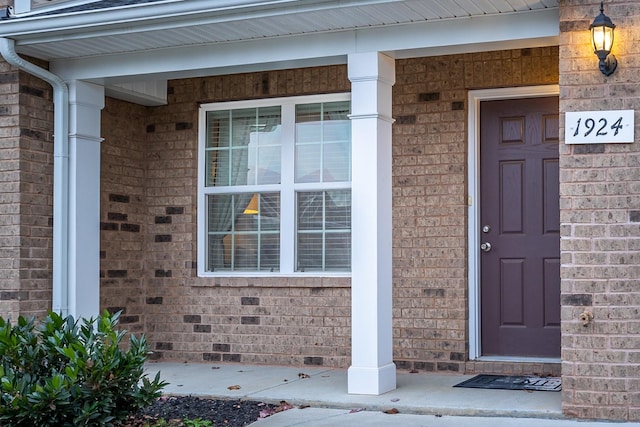 entrance to property featuring a porch