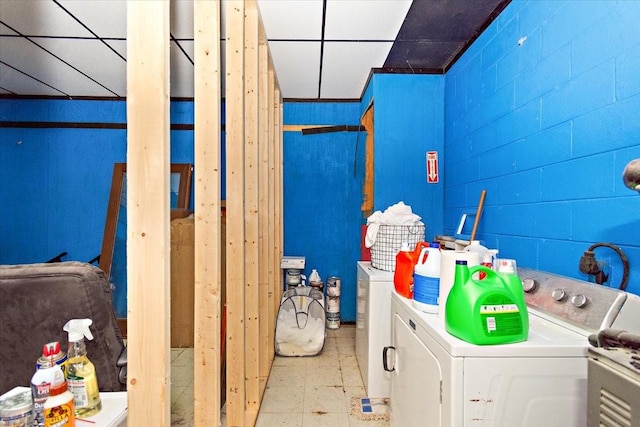 laundry room with washer and clothes dryer