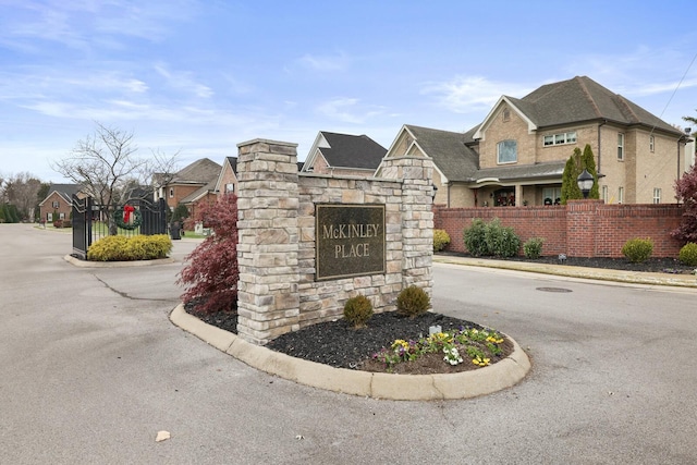 view of community / neighborhood sign