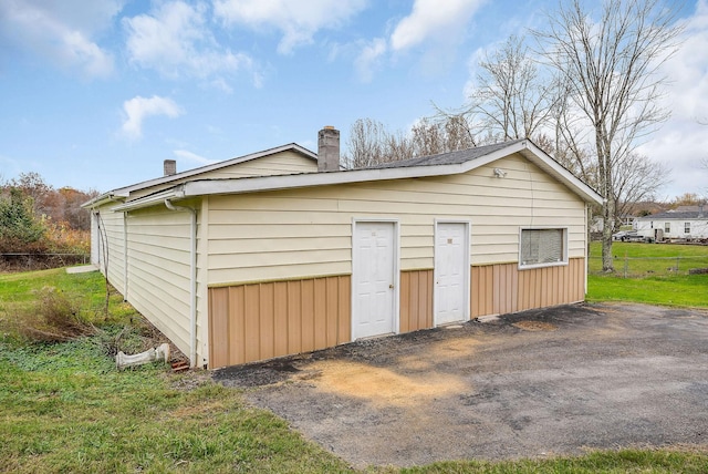 view of outbuilding