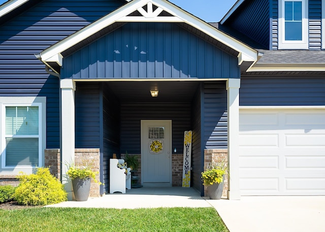 doorway to property featuring a porch