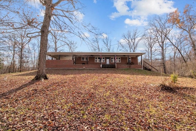 ranch-style house featuring a porch