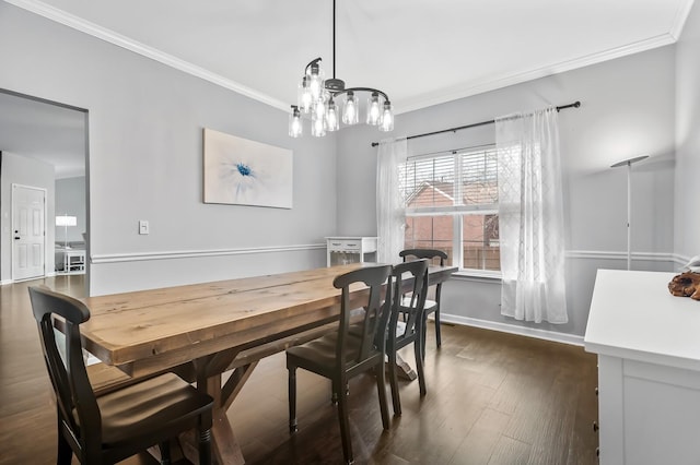 dining space with crown molding, dark wood-type flooring, and a notable chandelier