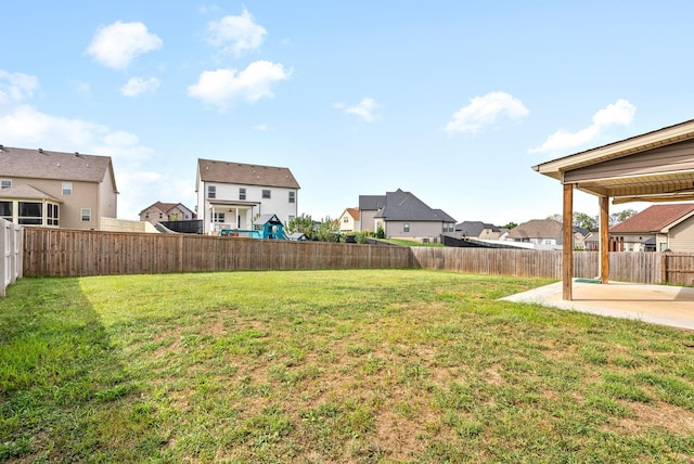 view of yard featuring a patio area