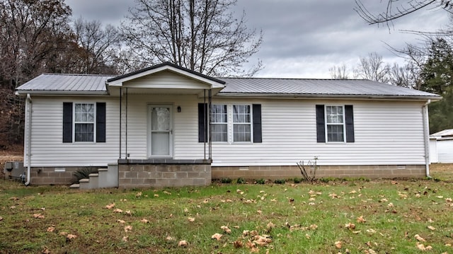 view of front of house featuring a front yard