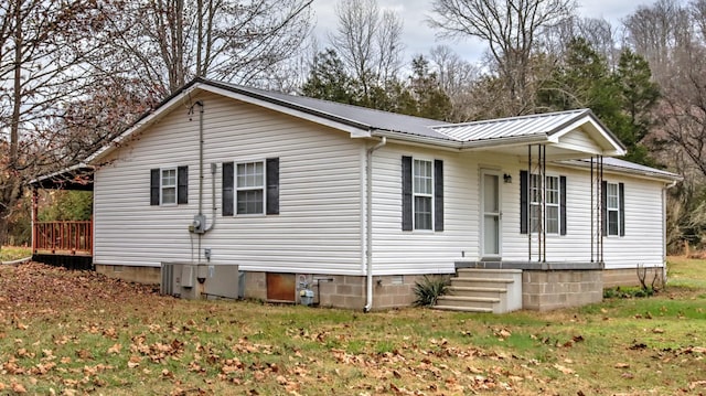 exterior space featuring a front lawn