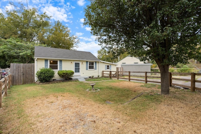 view of front of property with a front yard