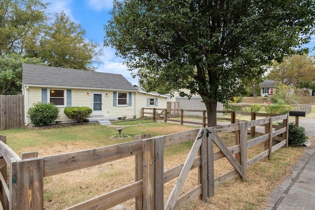 view of front of home featuring a front yard