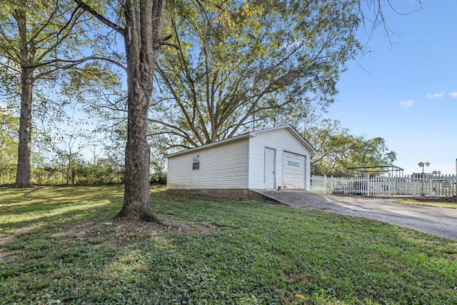 view of yard with an outbuilding and a garage