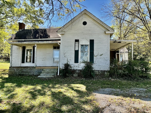 view of front of house with a front yard