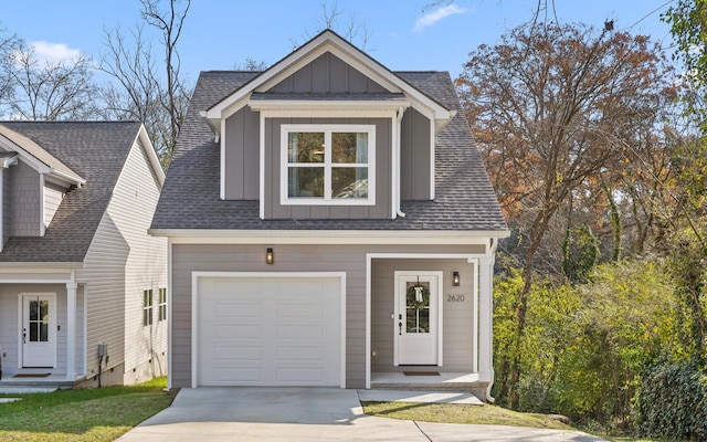 view of front facade featuring a garage