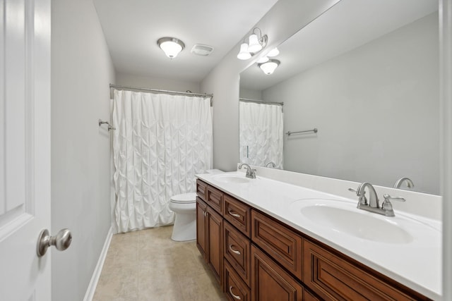 bathroom featuring a shower with shower curtain, vanity, and toilet