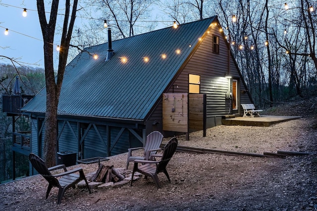 back of house with an outdoor fire pit