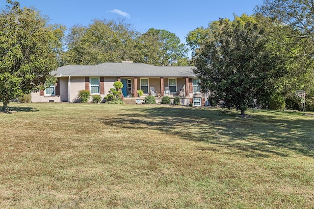 ranch-style home featuring a front lawn and a porch