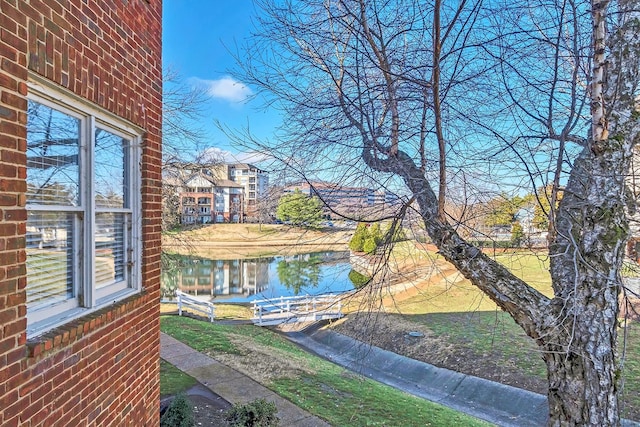 view of yard featuring a water view