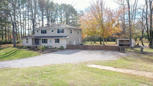 front facade featuring a front yard