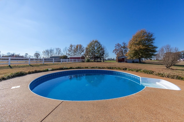 view of swimming pool