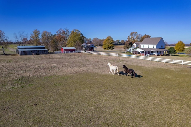 view of yard featuring a rural view