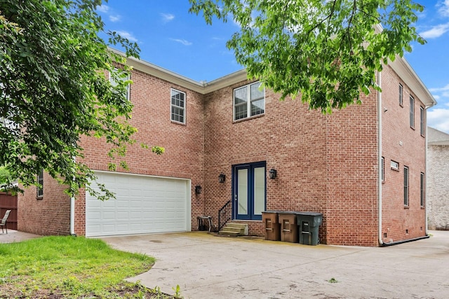 view of front facade featuring a garage