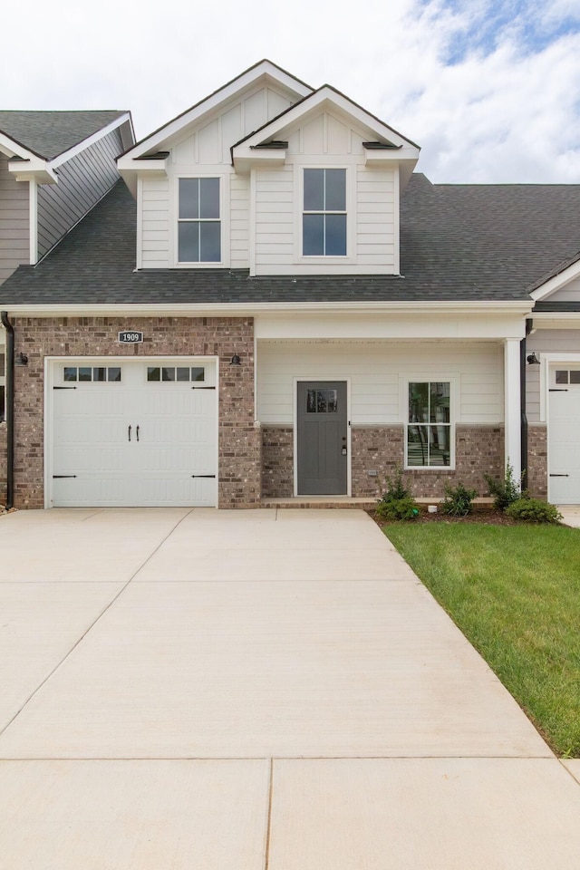 view of front of property with a front lawn