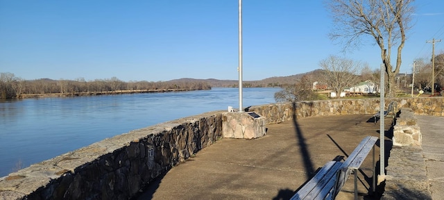510 Riverfront Dr, Clifton, TN 38425