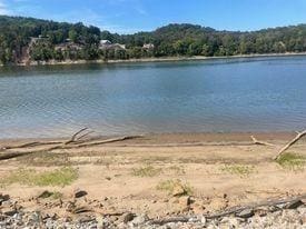 510 Riverfront Dr, Clifton, TN 38425