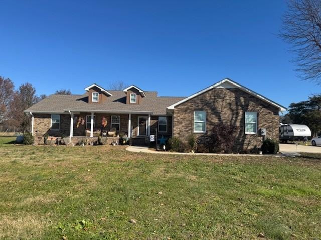 view of front of house featuring a porch and a front lawn