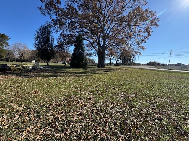 view of yard with a rural view