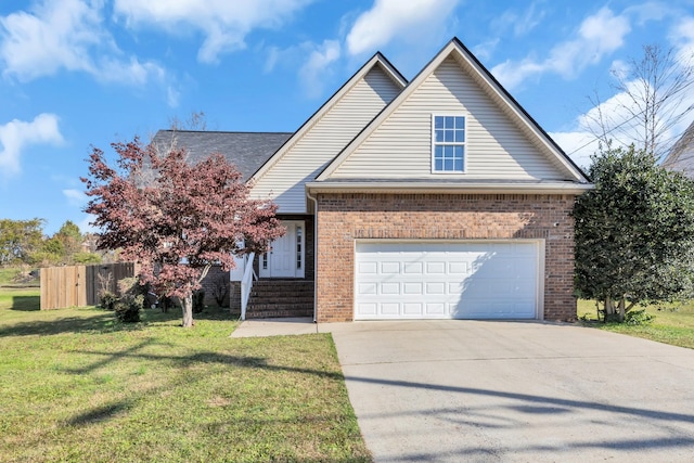 view of front property featuring a front yard