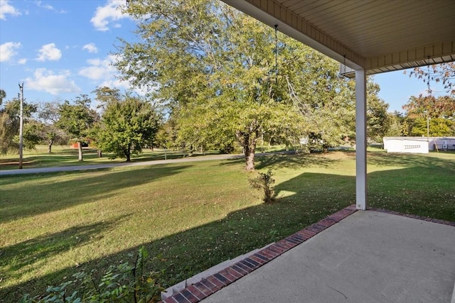 view of yard featuring a patio area